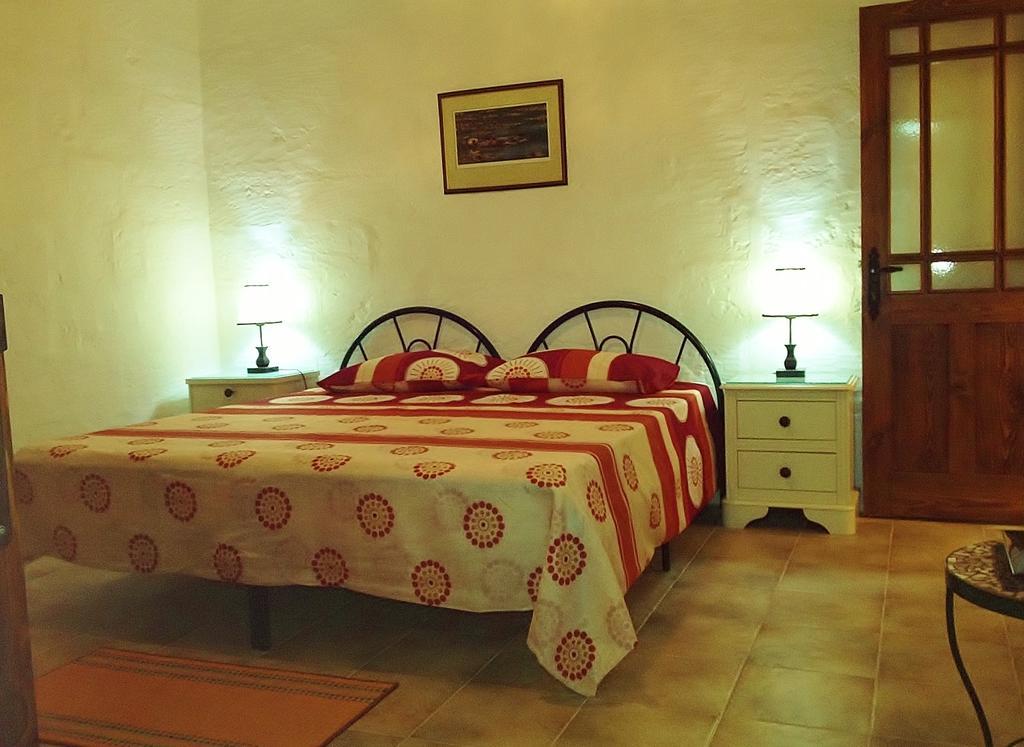 Kerċem Anna Karistu Accommodation الغرفة الصورة