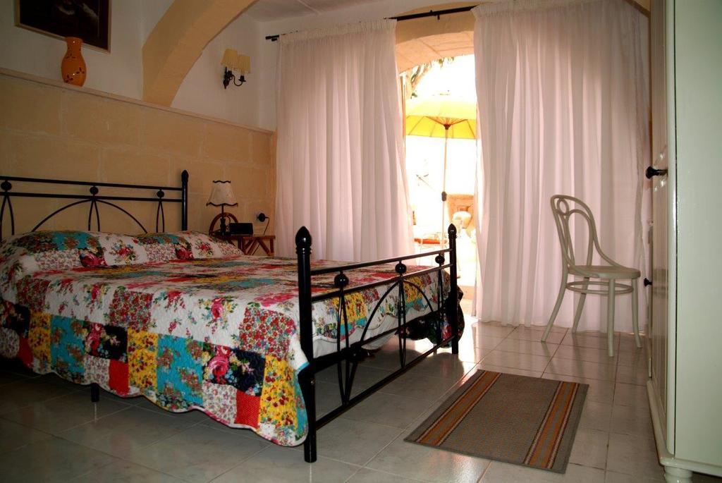 Kerċem Anna Karistu Accommodation الغرفة الصورة