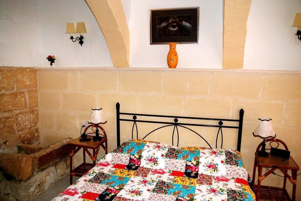 Kerċem Anna Karistu Accommodation الغرفة الصورة